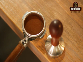 How does extracted espresso fill pressed powder? How much strength does it take to press the powder?