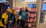 The store has no choice but to close! 