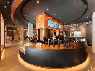 Lucky surpasses Starbucks in revenue!