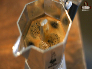 Should the coffee powder be compacted when brewing coffee in a mocha pot? What is the suitable grinding thickness of mocha pot coffee powder?