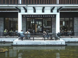 Starbucks keeps an eye on the sinking market! Opening a shop in the county seat is a breakthrough.