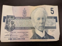 Cafe refuses to accept banknotes plus central bank response: reasonable