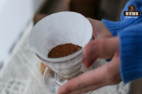 Why can't you beat the coffee powder? The skill of hand-brewing coffee slapping flat coffee powder layer
