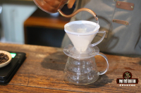 Have you noticed all these details of hand-made coffee?