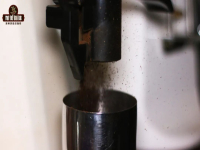 The solution of electrostatic flying powder sticking powder in bean grinder how to eliminate static electricity in coffee grinder