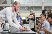 Introduction to the method of Patrik Rolf brewing of hand-made coffee how to make sour shallow roasted coffee tastes good