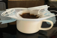 Can a medical mask be used to make coffee? Netizen: against Lianhua Qingwen Coffee?