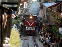 Vietnam Internet celebrities Railway Coffee Street has just been restored! Forced to shut down again?!