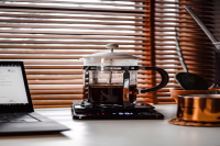 Which tastes better, the French kettle or the hand flush? Which is better, a coffee maker or a French kettle?