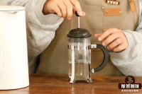 The correct method of making coffee by pressing pot A comparative introduction of the difference between pressing pot and hand-brewing coffee