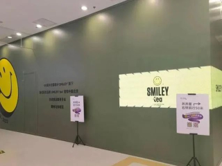 The first in the world! Smiley opens a tea shop!