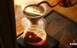 The influence of the thickness of the hand-brewed coffee powder bed on the extraction taste! What is the difference between a flat bottom and a conical V60 filter cup?