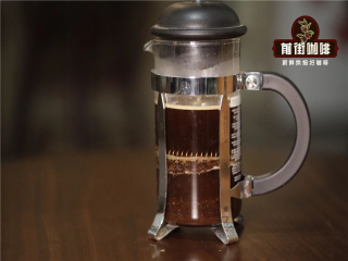 How many coffee beans are used in the French kettle? how many coffee powders are put in the general pressure pot? is there much coffee oil in the French kettle?