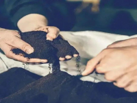 Roasting coffee beans with coffee grounds can achieve zero carbon dioxide emissions.