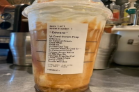 A cup of coffee with dozens of syrup? Starbucks barista social platform complains about being fired!