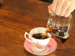 Popular science | sad when it's cold? According to the latest scientific research, drinking coffee helps to improve depression.