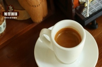 In Italian style, how much coffee does one shot, single or double respectively refer to?