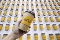 McDonalds launches its first truck coffee shop! Flashing in Guangzhou has representative scenic spots ~