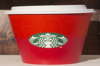 Starbucks Christmas Red Cup returns in 2021! Analysis of Starbucks Red Cup Marketing Strategy and 2015 Starbucks Red Cup dispute