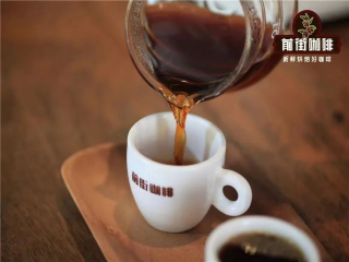 How do beginners learn to taste individual coffee and how to describe the flavor characteristics of hand-brewed coffee?