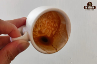 Is it normal for espresso to have sediment? What is the reason why there is coffee residue powder in the coffee cup?