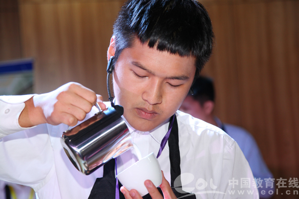 With the great knowledge in coffee making, there was a coffee skill show among the students of Zhejiang Institute of Economics.