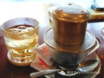After visiting Nha Village in Vietnam, I divorced Starbucks and tasted the romance of Vietnamese coffee.