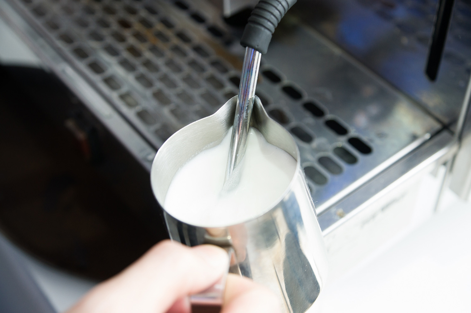 How to make a cup of Italian coffee? Teach you the skills and secrets of making a good cup of milk foam