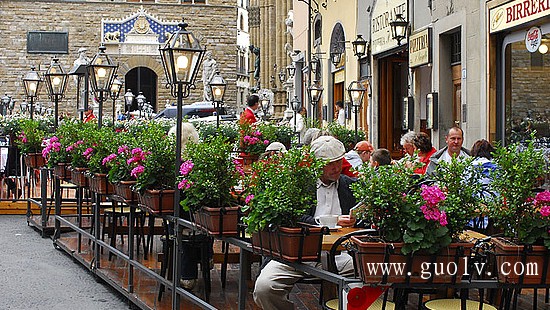 Latest news from abroad: Paris taverns reopen due to terrorist attacks and open-air cafes resume their lively life.