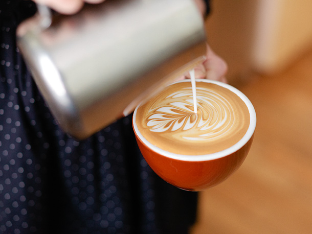 The course of Italian Coffee: [illustration] the method of drawing flowers in leaf coffee