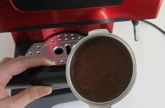 The course of Italian Coffee: the correct method of filling and pressing of Coffee Powder and the main points for attention