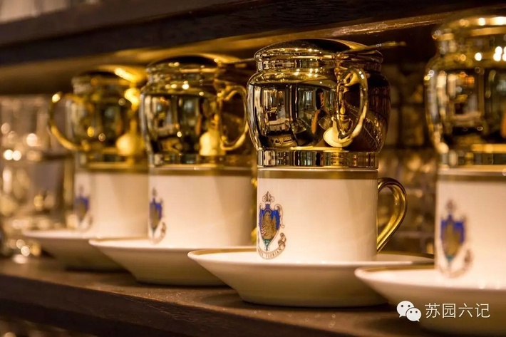 [caf è Florian] the oldest coffee shop in Italy-but I only like to call her Flower God.