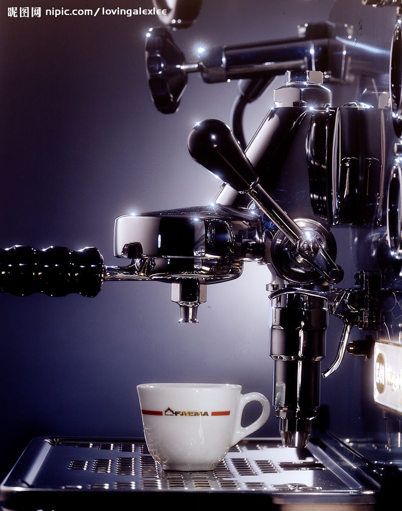 English prompts on the coffee machine learn how to operate the coffee machine correctly