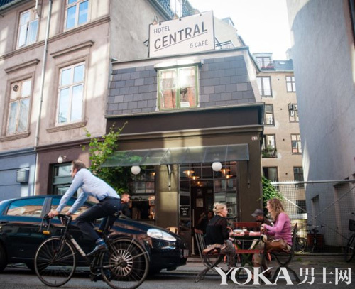 Denmark: found that the smallest hotel in the world is designed with only one room above the smallest cafe in the city.