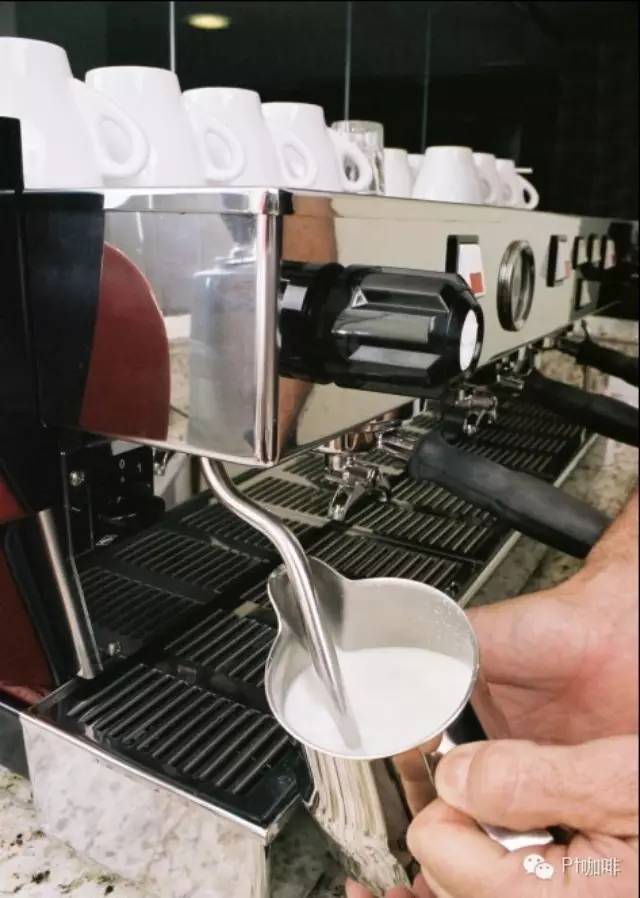 The course of making Italian Coffee: talking about the amount of Steam of Milk foam that affects the factors of Italian Coffee
