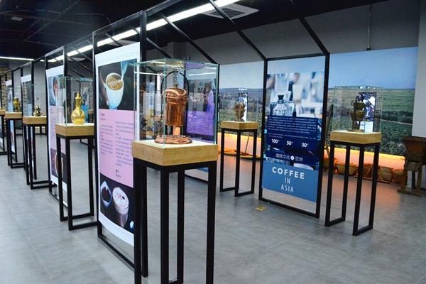 In Wuhan, there is the first coffee museum in China, which covers the historical dissemination and production methods of coffee.
