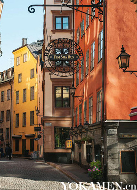 The charming Nordic water city in Stockholm, Sweden, experience the romantic charm of coffee.