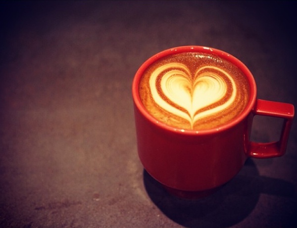 Introduction to the course of making Italian Coffee: Art Caffe Latte illustrating Heart-shaped method