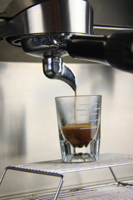 How to judge the quality of a cup of espresso: the method of judging the oil of Italian coffee