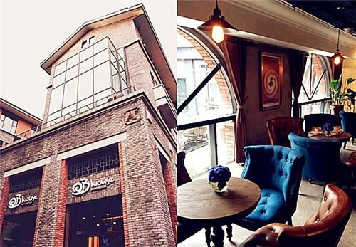 Chongqing Romantic Cafe dating Resort feel the completely different design style between the window and the inner seat