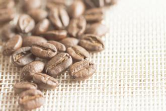 Characteristic coffee beans with moderate acidity and mellow sweetness and smooth taste