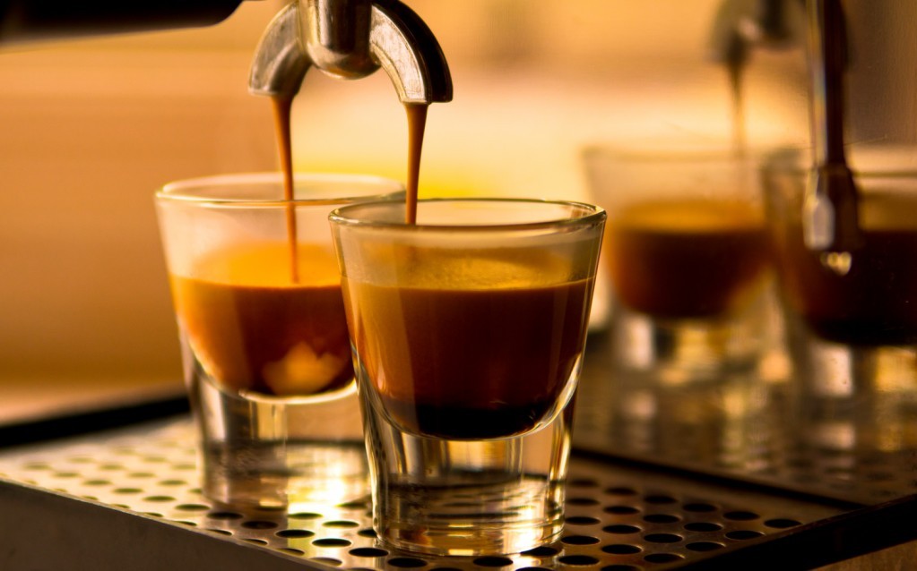 Understand espresso and control crema oil to observe the quality and freshness of coffee beans from oil.