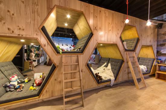 Children's private reading room and adults' chatting coffee shop creative design of foreign full-mark cafes