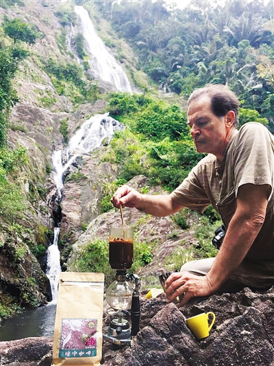 The Italian organic agronomist's trip to Hainan Mountain Coffee made him marvel at the charm of siphon coffee.