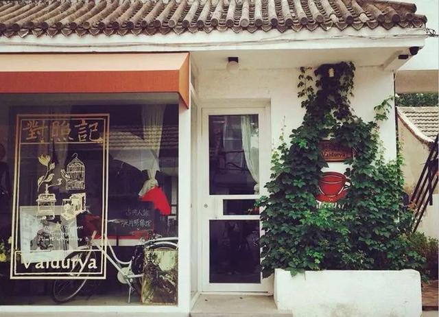 Ten redefined retro coffee shops in Beijing take you into a retro literature and art petty bourgeoisie cafe.