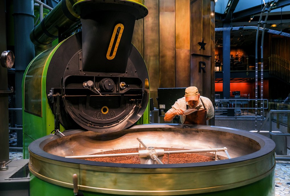 Unveil the largest Starbucks in Europe and the first Starbucks in Italy! Today, Starbucks Bakery Milan