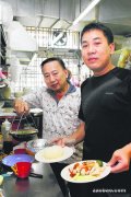 Coffee shop stall: make a chicken rice by heart