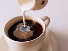 Drinking coffee in the morning helps to defecate and reveal the seven principles of drinking coffee.