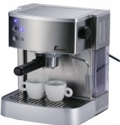 Household semi-automatic coffee machine can not be compared with commercial semi-automatic coffee machine.