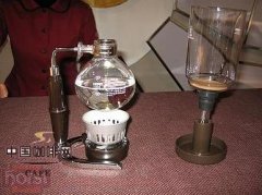 Illustration: Siphon pot to make coffee skills